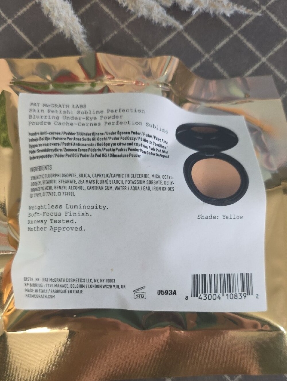 Skin fetish sublime perfection blurring under eye powder in Yellow.